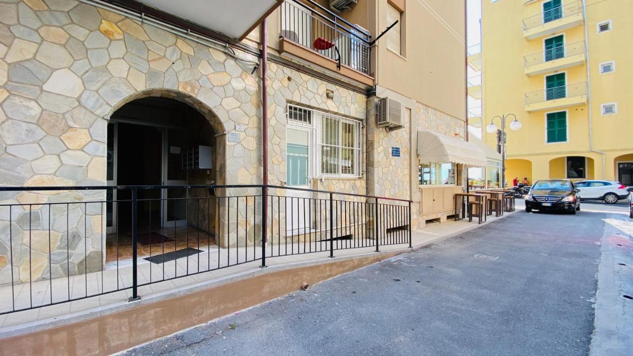 Babyaccommodation Family Experience IV Pietra Ligure Buitenkant foto
